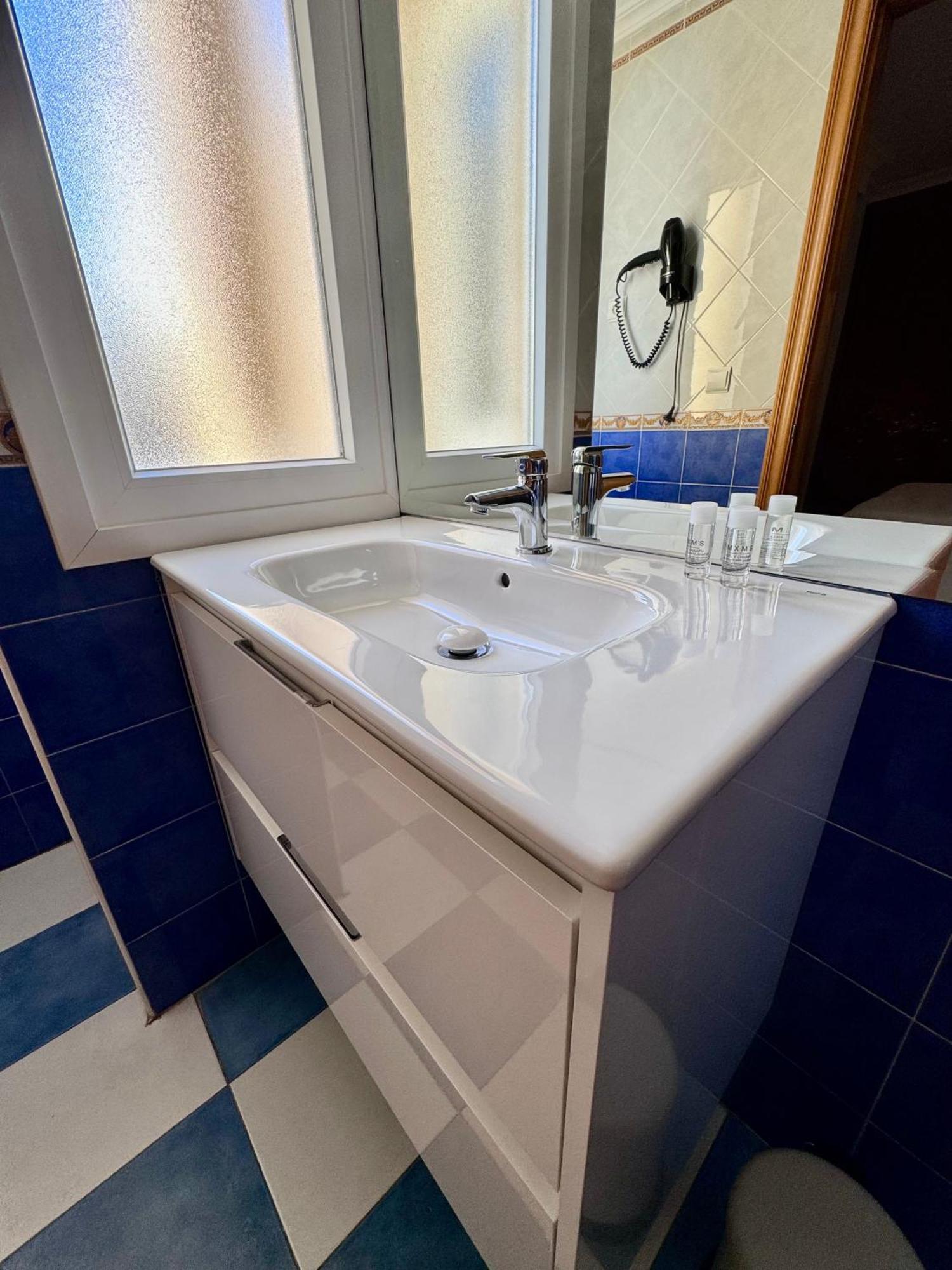 Apartamentos Nina De Oro Torremolinos Luaran gambar