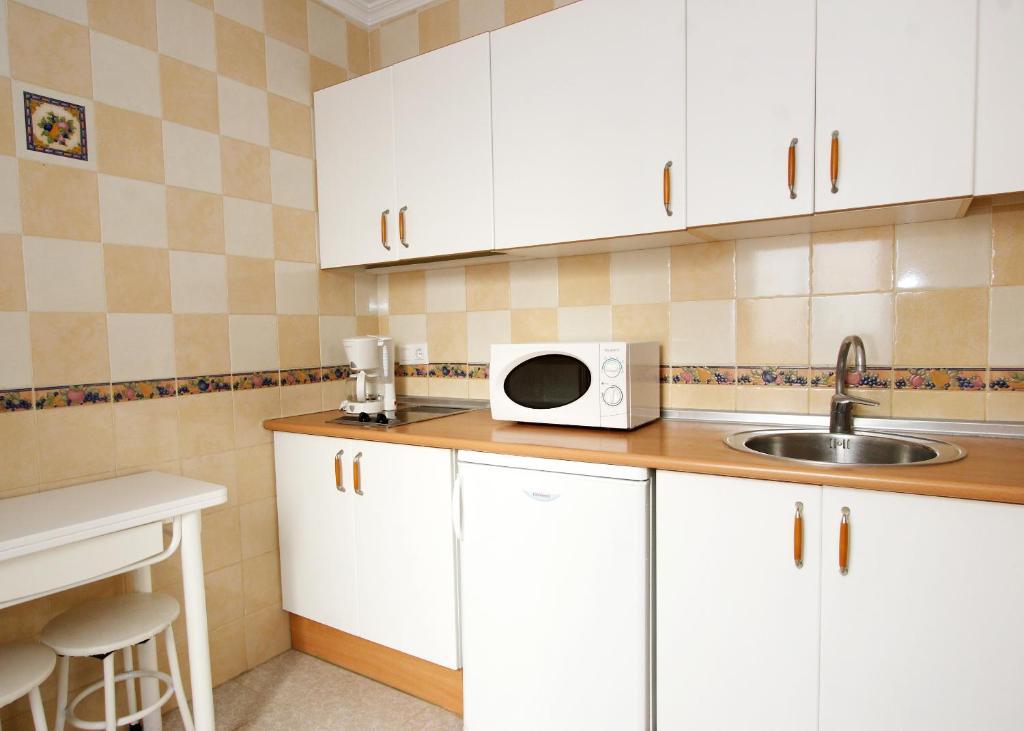 Apartamentos Nina De Oro Torremolinos Bilik gambar